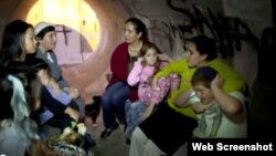 Una familia de Jerusalén se refugia de los cohetes de Hamás, que ahora amenazan la Ciudad Santa.