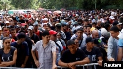 Inmigrantes acuden en masa a la estación de refugiados mexicana en Tapachula para buscar un paso seguro a Estados Unidos el 25 de septiembre de 2023. REUTERS/Jose Torres