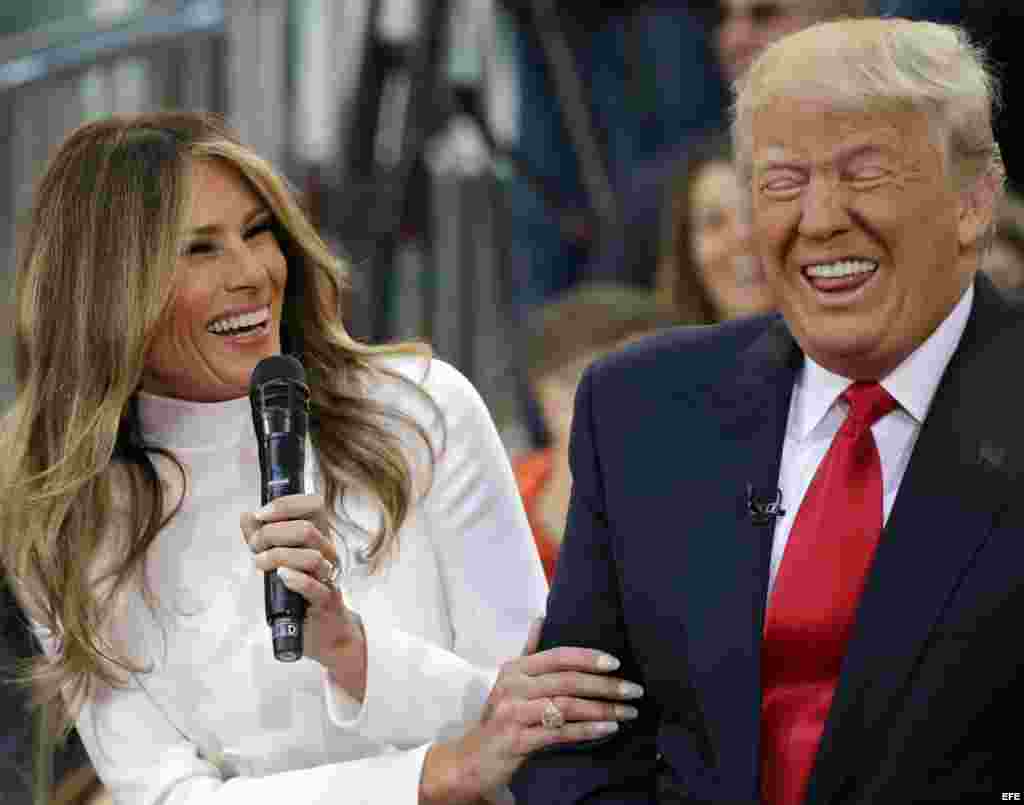 Trump y su esposa Melania participan en el programa "Town Hall" de la cadena NBC , en abril de 2016.