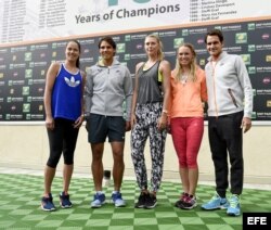 (i-d) Ana Ivanovic de Serbia, Rafael Nadal de España, Maria Sharapova de Rusia, Caroline Wozniacki de Dinamarca y Roger Federer de Suiza.