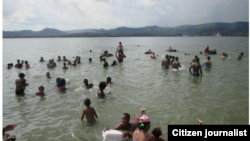Reporta Cuba aguas contaminadas bahía foto @leoellibre