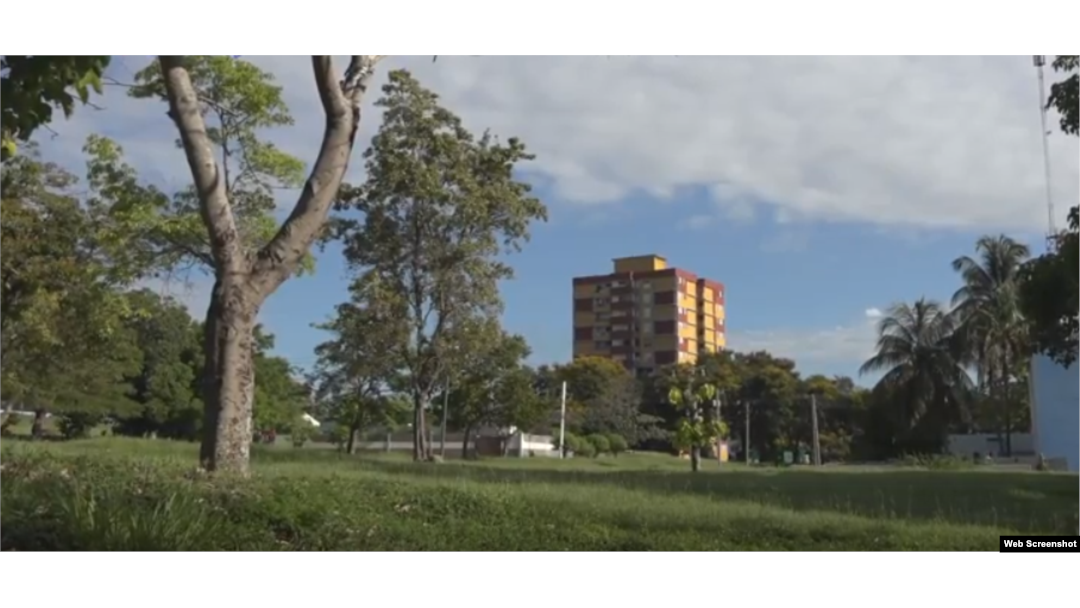 Edificio "12 plantas", en Guantánamo.