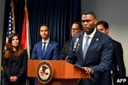 El fiscal federal Markenzy Lapointe para el Distrito Sur de Florida en conferencia de prensa sobre el caso Rocha.