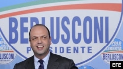 Angelino Alfano, secretario político del partido "El Pueblo de la Libertad", ofrece una rueda de prensa el 25 de febrero de 2013.