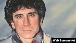 Reinaldo Arenas llegó a EEUU durante el éxodo masivo de 1980. Murió en 1990.