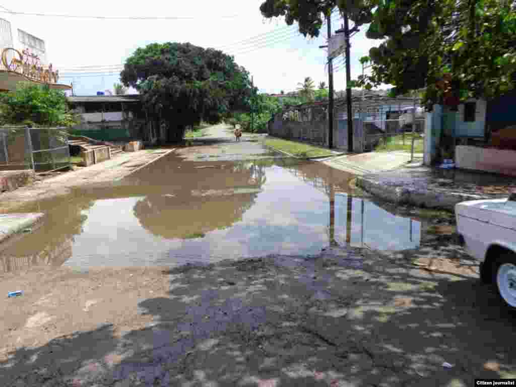 Los conductores y peatones critican la situación de las calles 474, 482 y 480 entre 5ta Avenida y 5ta A, de Guanabo