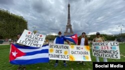 Manifestantes en París en la convocatoria a la Revolución de los Girasoles.