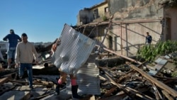 Afectados por tornado en Cuba a la espera de poder reparar sus viviendas