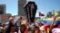 Docentes y trabajadores del sector de la educación protestan el 27 de marzo en Caracas, Venezuela. (AP/Ariana Cubillos).