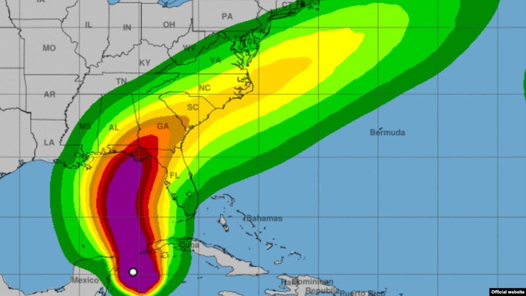 Mapa del Centro Nacional de Huracanes de EE.UU. que muestra las zonas con probabilidades de recibir vientos de la tormenta tropical Michael. 