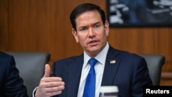 El secretario de Estado Marco Rubio habla durante una reunión de gabinete en Camp David, Maryland.