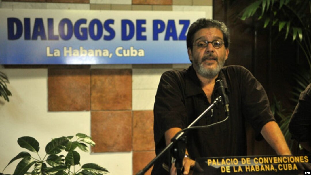 El miembro de las FARC-EP y delegado en las negociaciones de paz, alias "Marco León Calarcá".