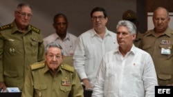 Raúl Castro y Díaz Canel en una sesión parlamentaria de la Asamblea Nacional, en junio de 2017.