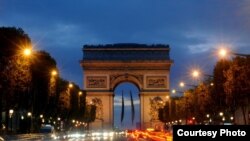 El Arco del Triunfo, uno de los grandes atractivos turísticos de París.