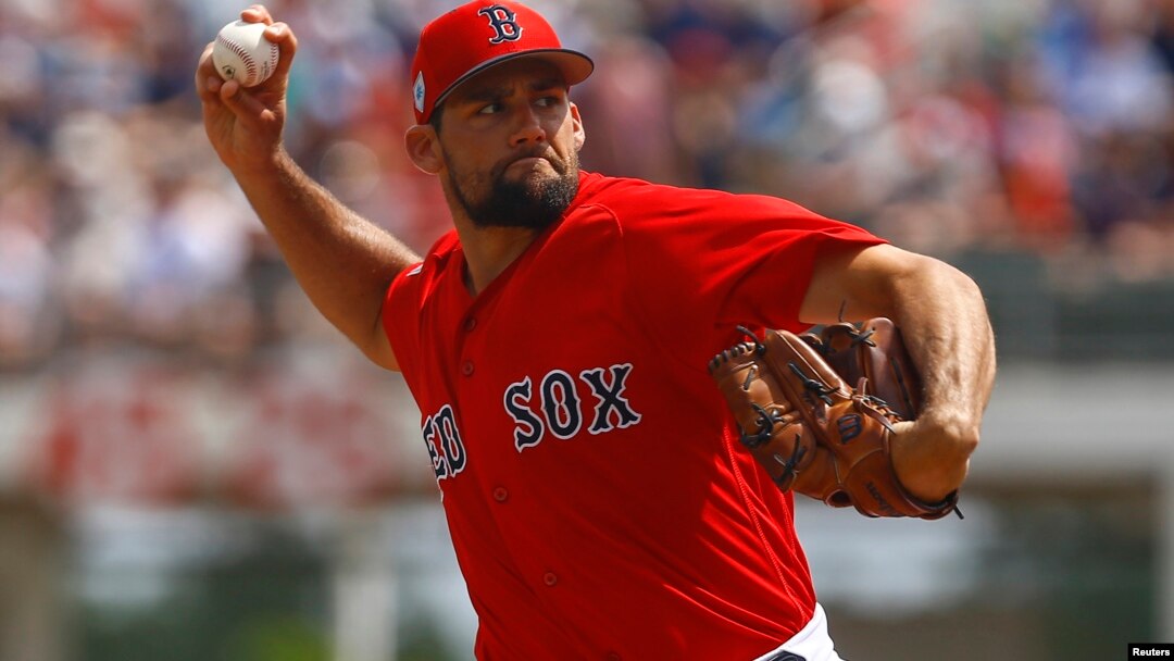 El lanzador abridor de los Medias Rojas de Boston, Nathan Eovaldi (17), contra los Twins de Minnesota, en el JetBlue Park de Fort Myers, Florida. (Butch Dill-USA TODAY Sports)