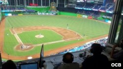 Al duro y sin guantes desde el estadio de los Marlins.