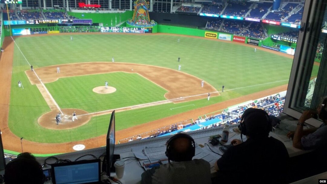 Al Duro y sin Guantes desde el estadio de los Marlins