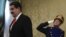 Nicolás Maduro (izq), entra en la sala para mantener un encuentro con su homólogo ruso,Vladímir Putin en el Kremlin en Moscú (Rusia).