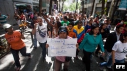 Un grupo de diputados del Partido Socialista Unido de Venezuela realizan una marcha hasta el Tribunal Supremo de Justicia. EFE