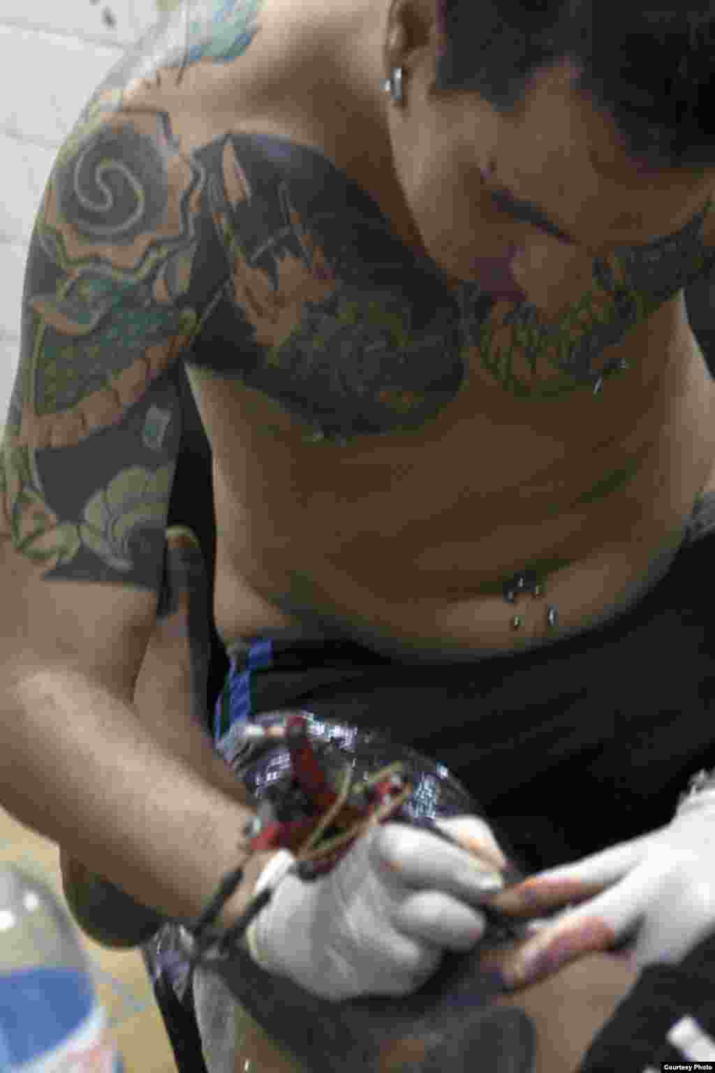 Tatuajes en Cuba Foto Dos Mundos