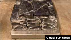 Paquetes que contienen casi 53 libras de cocaina decomisada por oficiales de CBP en Puente Internacional de Pharr.