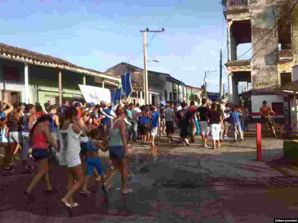 Reporta Cuba Simulacro de Parrandas en Vueltas el 27 de septiembre. Foto Niurcys Acosta. 