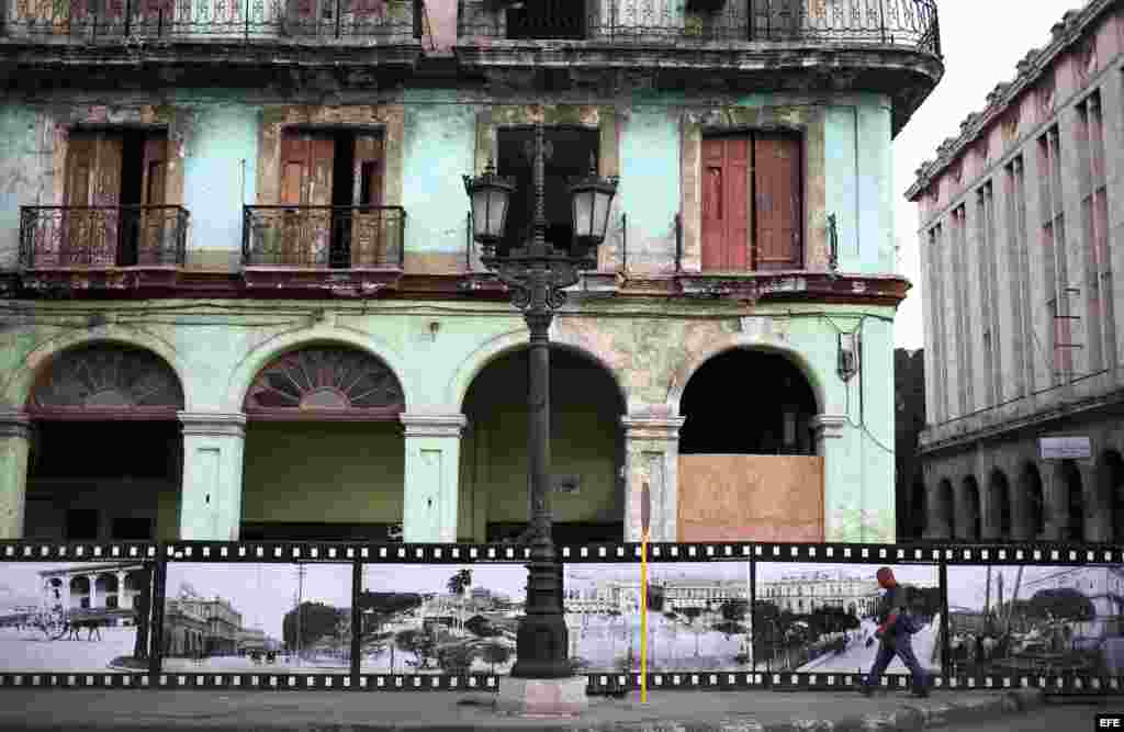 Fotografía de un edificio en ruinas rodeado con fotos históricas este viernes, 14 de noviembre de 2014, en la calle Prado de La Habana (Cuba). La capital de la Isla cumple 495 años de fundada este domingo, 16 de noviembre.