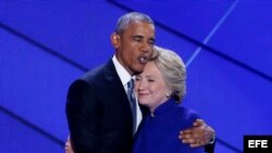 Obama junto a Hillary Clinton en el tercer día de la Convención Nacional Demócrata. 