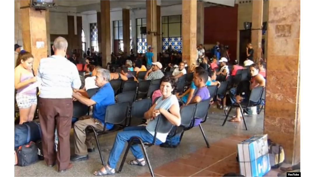Reporta Cuba. Sala de espera del ferrocarril.