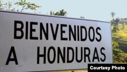 Cartel del paso fronterizo a Honduras.