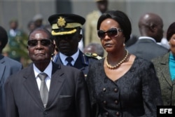 Robert Mugabe, y su esposa Grace a su llegada al National Heroes Acre en Harare (Zimbabue)