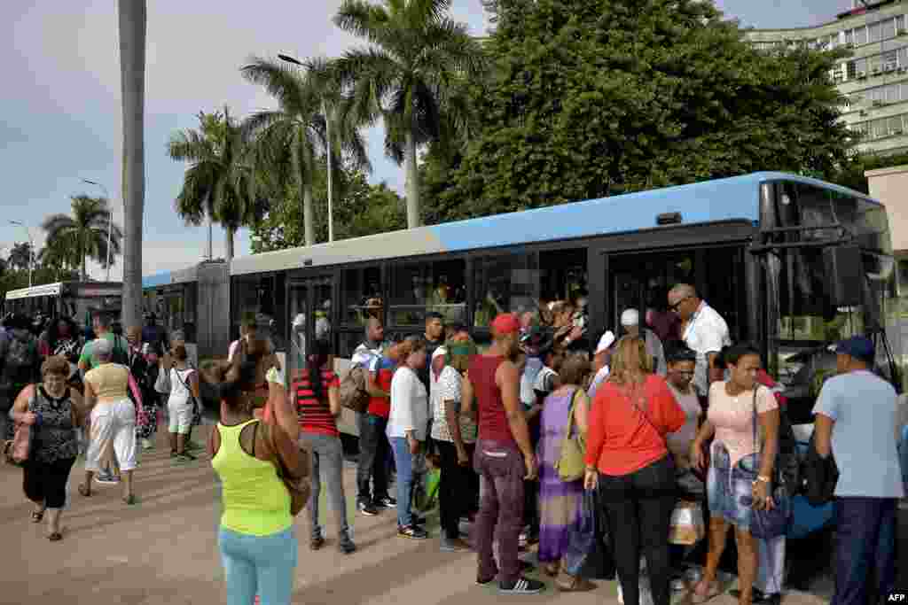 Crisis del transporte en Cuba.