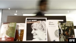 - La escritora canadiense Alice Munro ha ganado hoy el Premio Nobel de Literatura 2013 como "maestra del relato corto contemporáneo". 