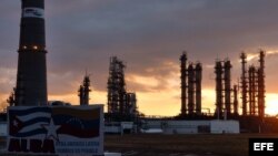 Vista general de la refinería de petróleo "Camilo Cienfuegos". Foto Archivo