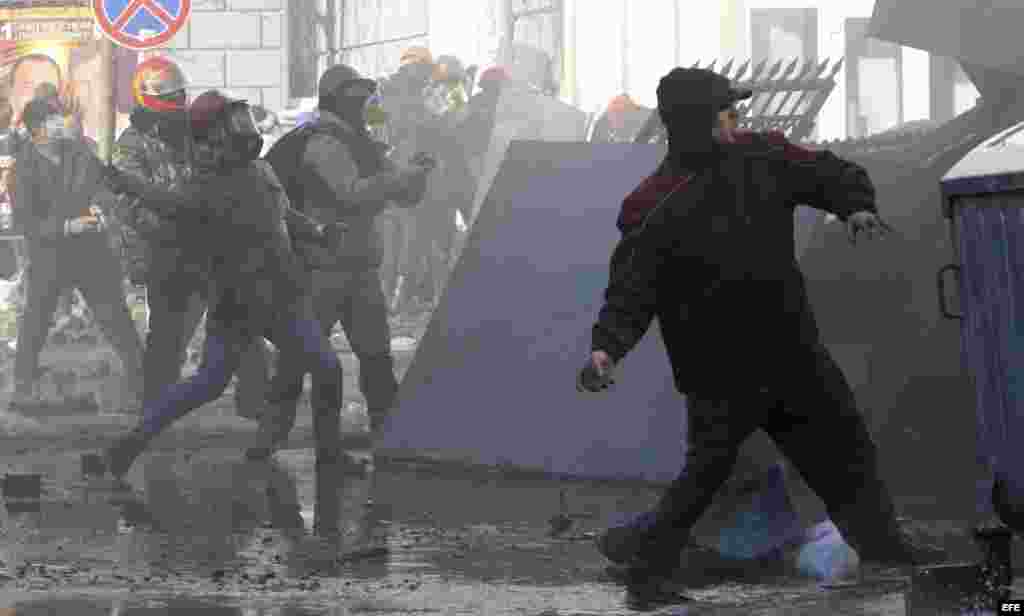 Policía ucraniana cifra en nueve la muertos en distubios de Kiev.