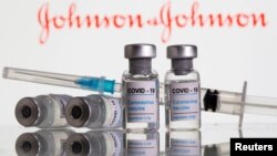 Vacuna Johnson & Johnson de dosis única contra el COVID-19. (REUTERS/Dado Ruvic/Illustration/File Photo)