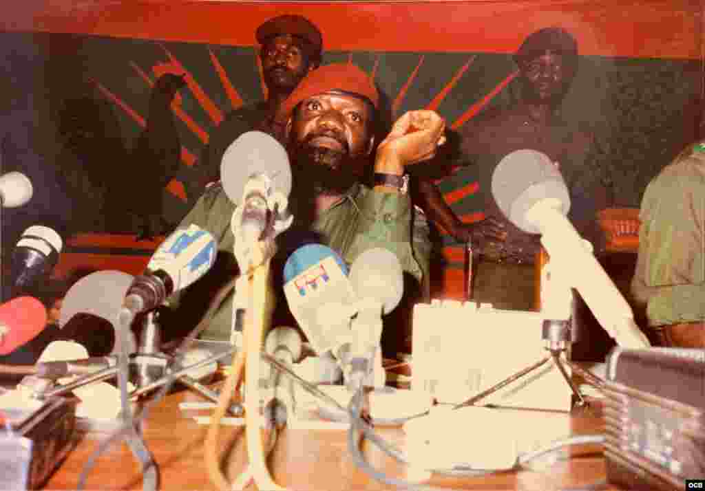 Varios periodistas internacionales cubren el congreso de UNITA y una de las conferencias de prensa de Savimbi.