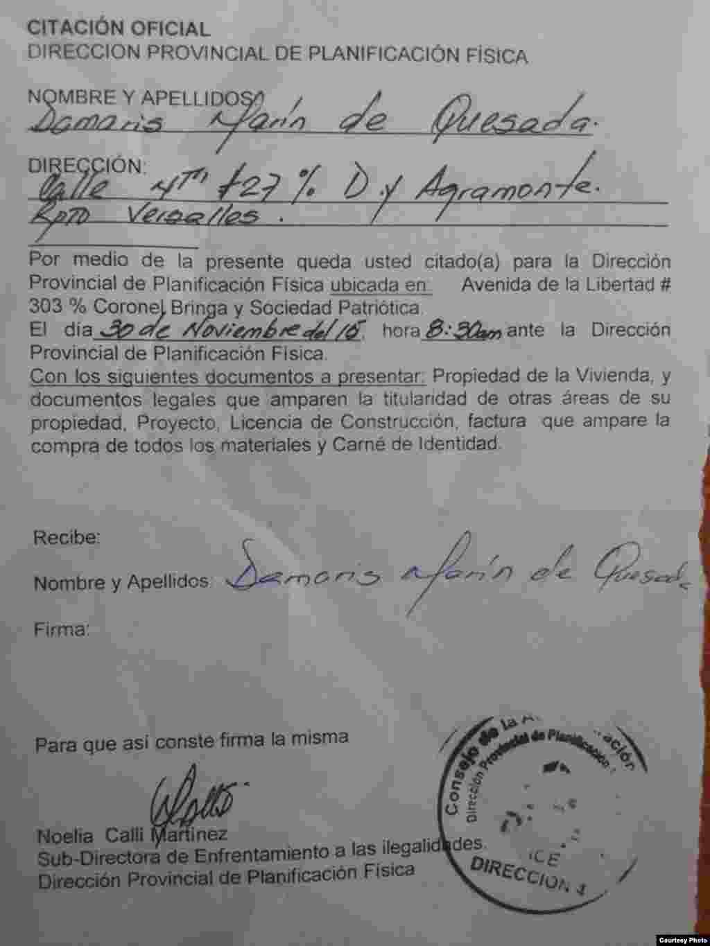 Documento expedido por el departamento de Planificación Física en Camagüey a Damaris de Quesada para que se presente con los documentos debidos, referentes a la construcción del techo en su propiedad.