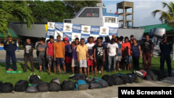Grupo de migrantes rescatados por la Armada Nacional de Colombia en el Golfo de Urabá. (Archivo)