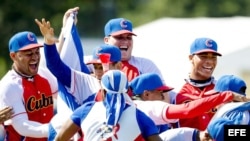 Cubanos celebran la victoria en el torneo de Holanda. 