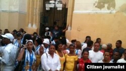 Reporta Cuba. Centro Habana, misa del 8 de septiembre. Foto: Ángel Moya.