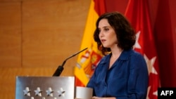Isabel Díaz Ayuso, presidenta de la Comunidad de Madrid, en una conferencia de prensa el 8 de octubre del 2020 (Comunidad de Madrid / AFP).