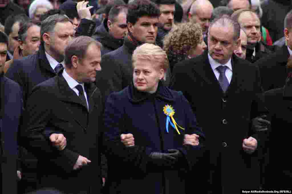 El presidente del Consejo de Europa, Donald Tusk, la presidenta de Lituania, Dalia Grybauskaite y el presidente de Eslovaquia, Andrej Kiska.