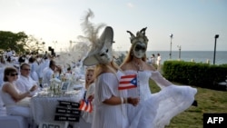 Asistentes invitados a la Cena de Blanco en el Hotel Nacional de La Habana