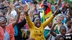 Fiesta en Zimbabue tras retirarle a Mugabe la jefatura del partido gobernante