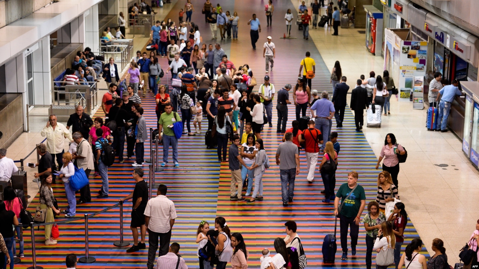 Principal aeropuerto de Venezuela reanudará vuelos desde terminales temporales