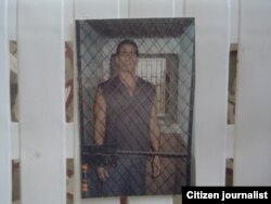 El periodista independiente Fabio Prieto en su celda (Payo Libre).