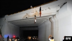 Colgaron a las víctimas de un puente bastante concurrido de Nuevo Laredo