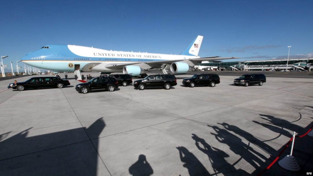  Air Force One, el avión presidencial estadounidense que viaja a Europa. 