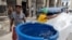 La escasez de agua y los cortes de electricidad en La Habana complican la higiene en una ciudad asolada por enfermedades virales.
